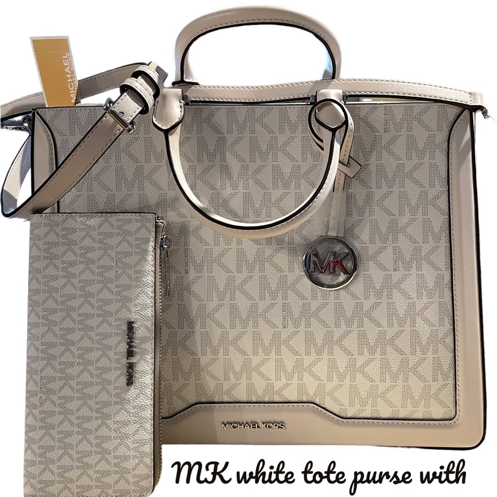 Micheal Kors white tote with matching wallet this will make a beautiful gift 🎁
